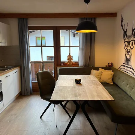 Haus Carinthia Apartment Pettneu am Arlberg Exterior photo
